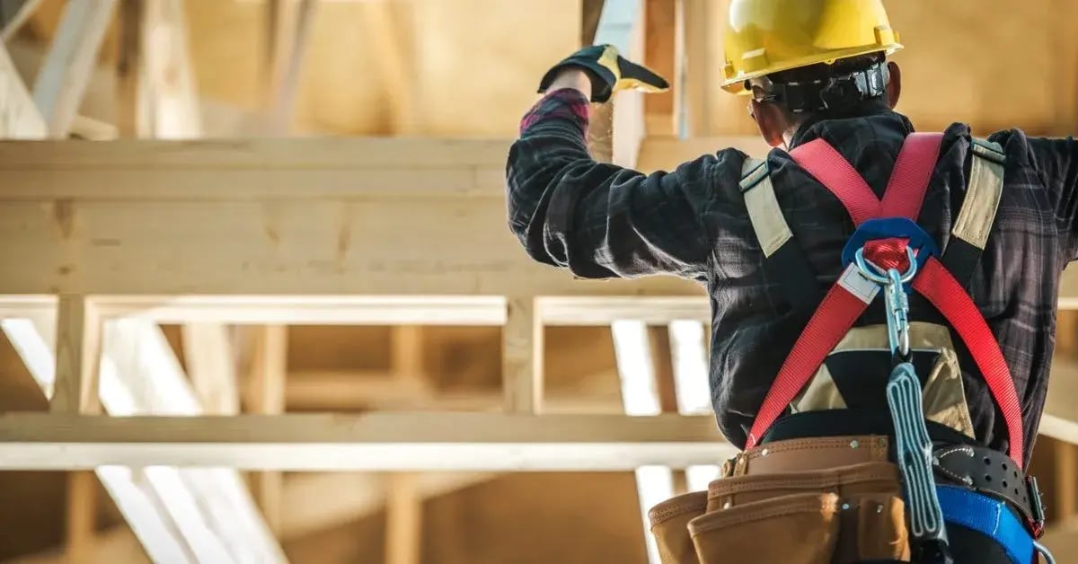 contractor-working-at-height