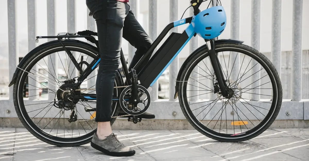 e-bike-rider-taking-a-break